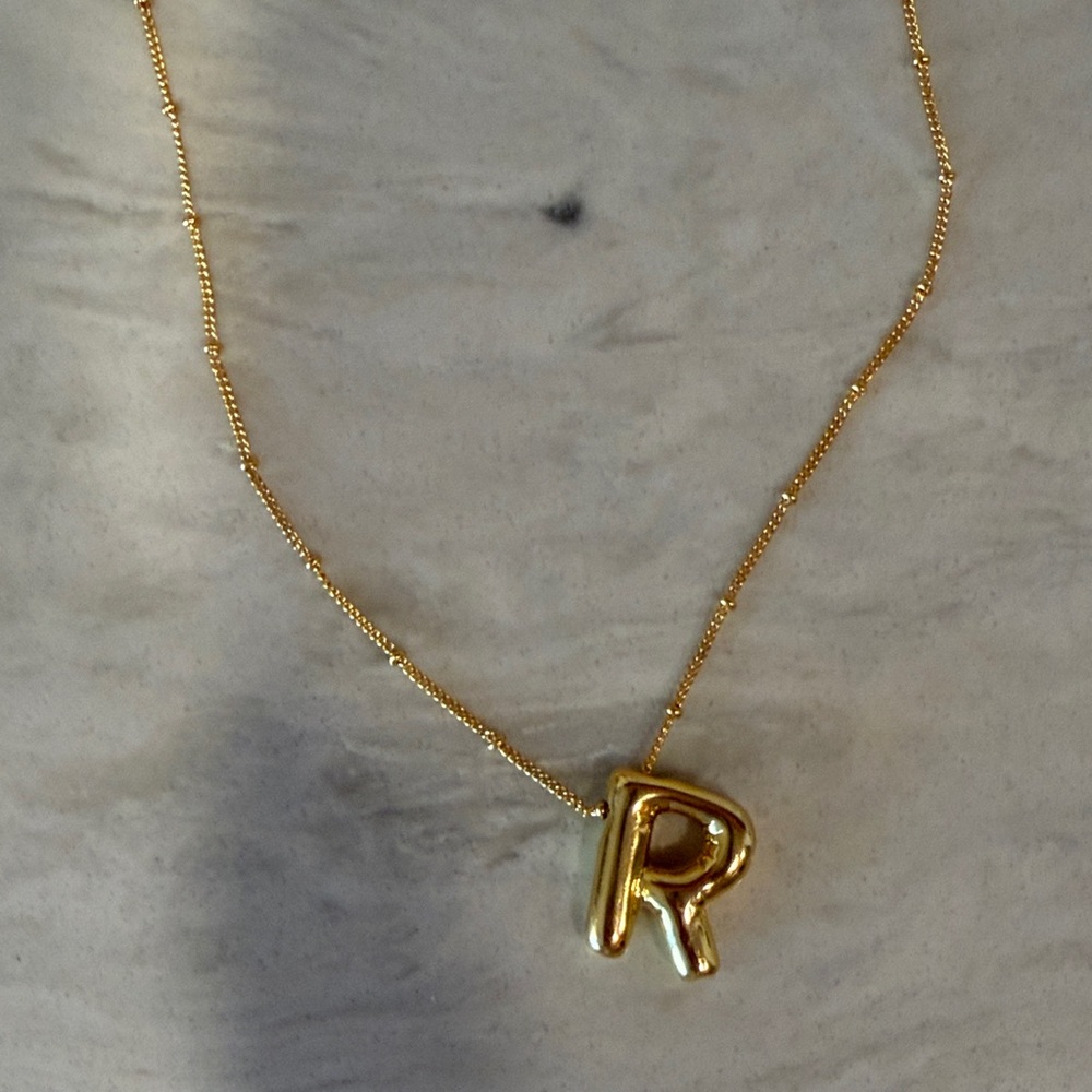 Gold “R” bubble necklace - Picture 2 of 2